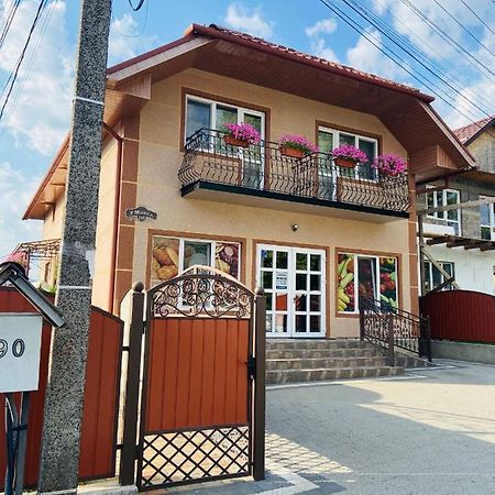 U Maksa Hotel Solochin Bagian luar foto