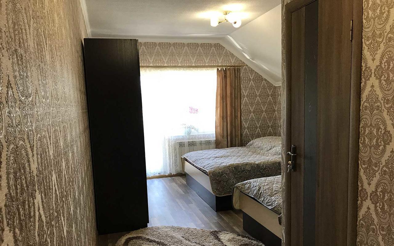 U Maksa Hotel Solochin Bagian luar foto