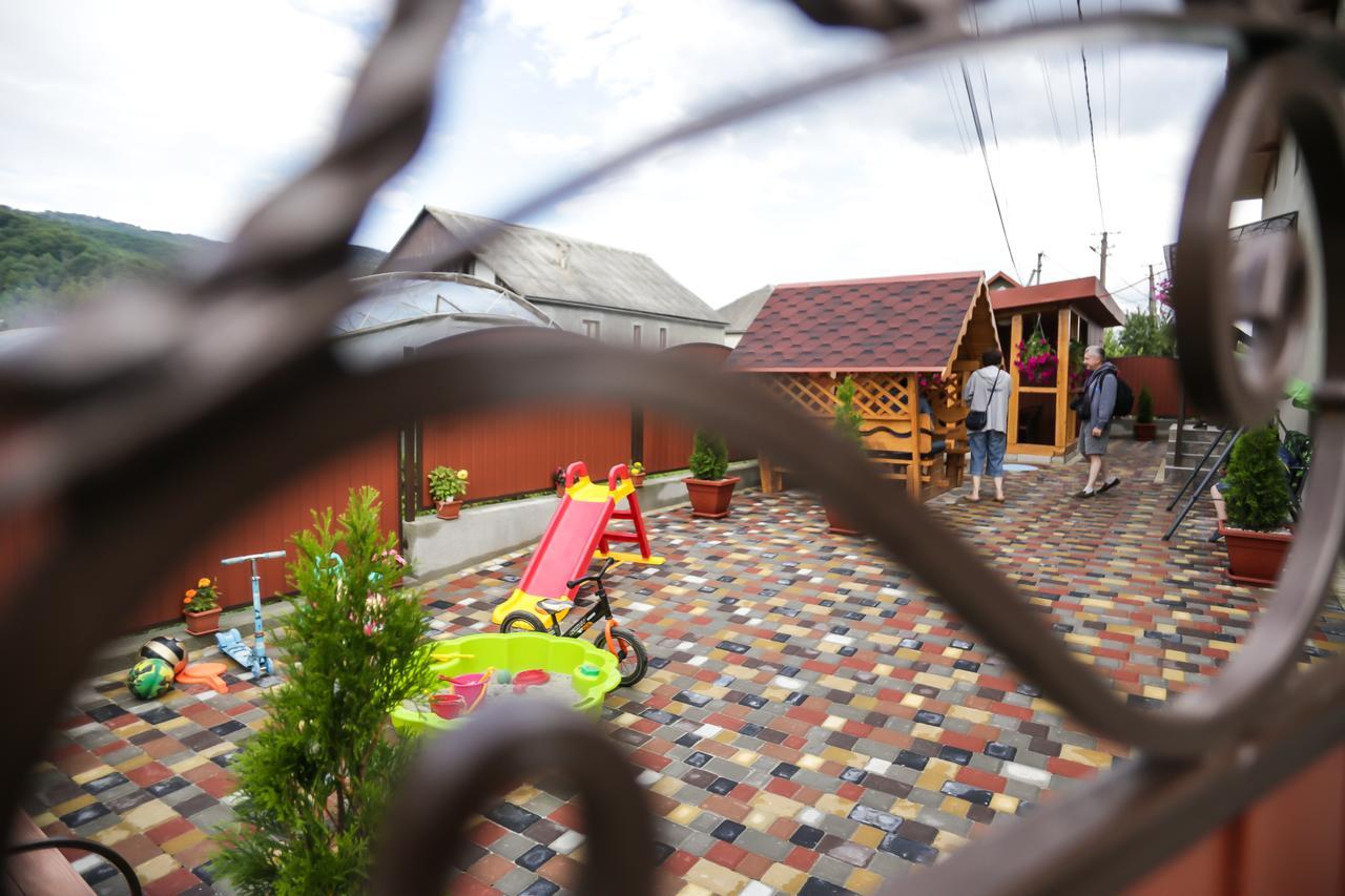 U Maksa Hotel Solochin Bagian luar foto