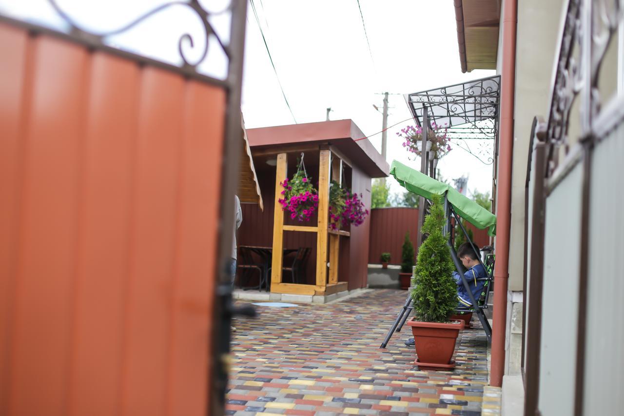 U Maksa Hotel Solochin Bagian luar foto