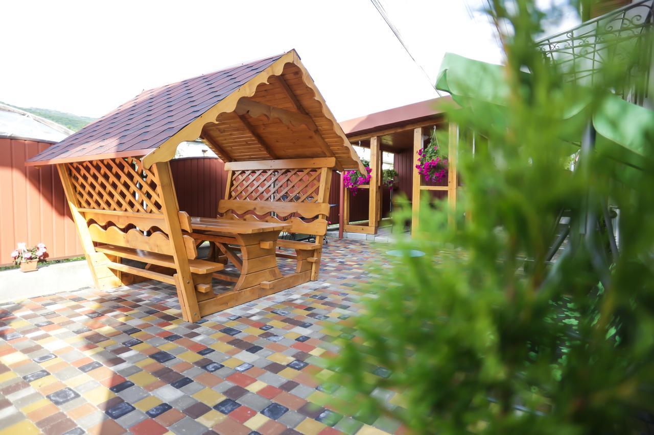 U Maksa Hotel Solochin Bagian luar foto