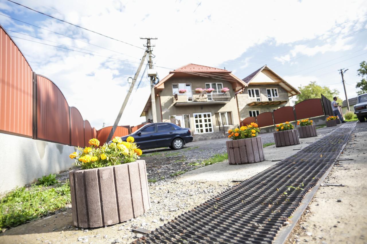 U Maksa Hotel Solochin Bagian luar foto